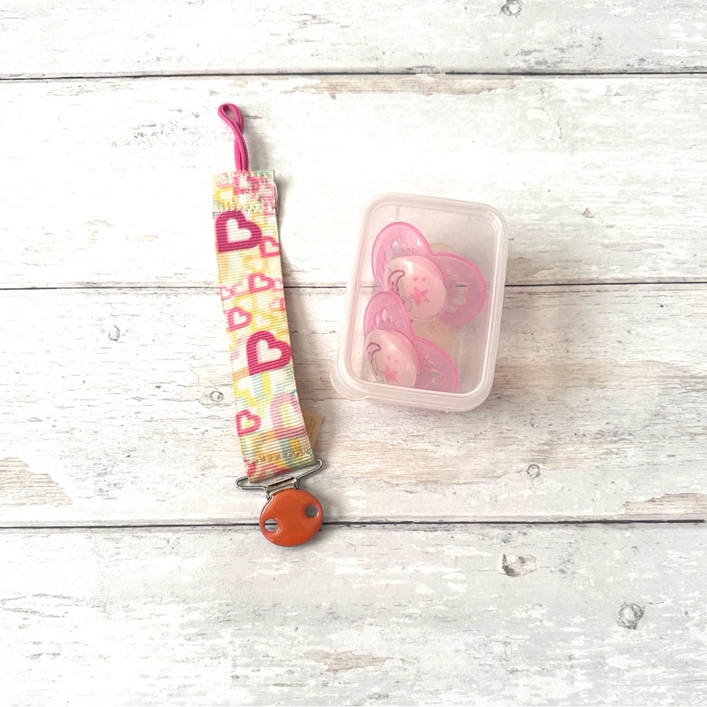 Baby Girl Pacifier Binkie Set of 2 Storage Case & Binkie Clip Holder Pink Hearts